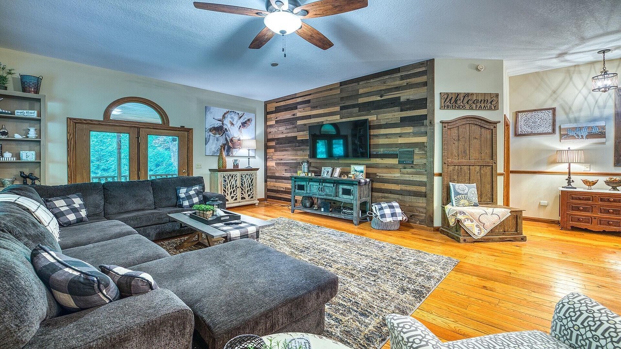 Photo of Livingroom in Maggie Valley