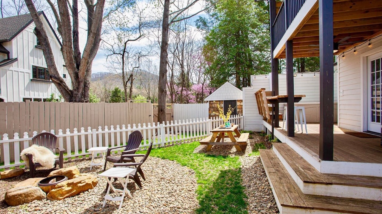 Photo of Outdoor in Black Mountain