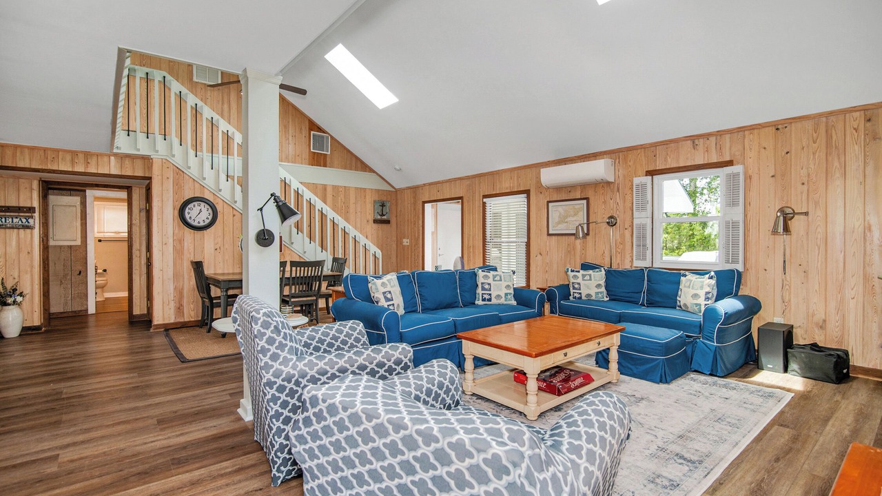 Photo of Livingroom in North Litchfield Beach