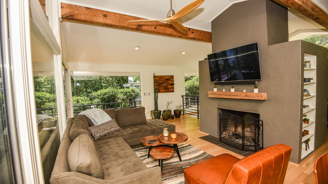 Photo of Livingroom in Roxboro