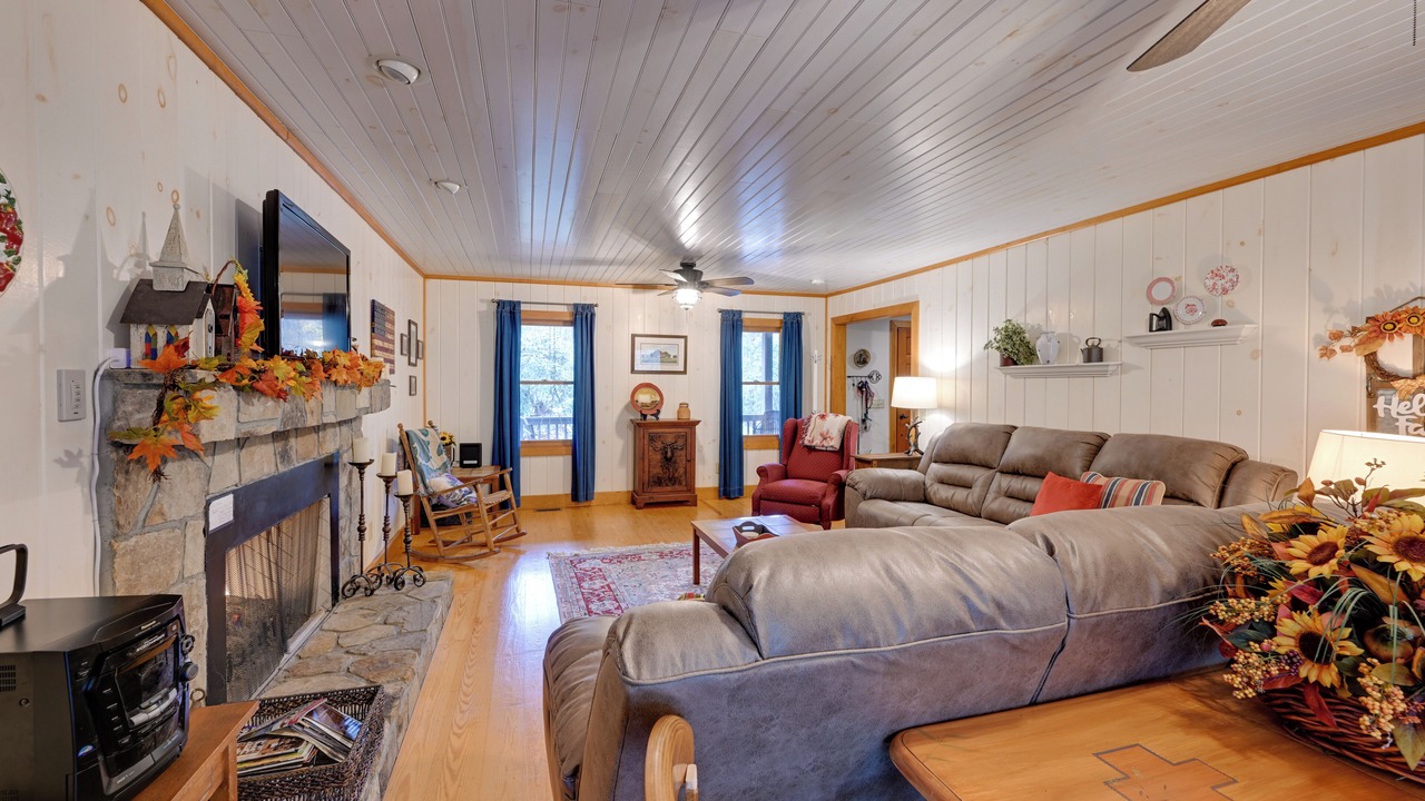 Photo of Livingroom in Sapphire