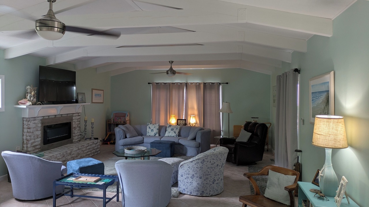 Photo of Livingroom in Pine Knoll Shores