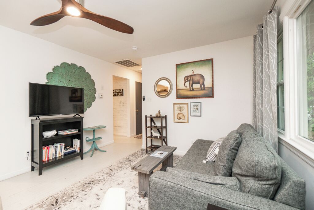 Photo of Livingroom in Old Irving Park