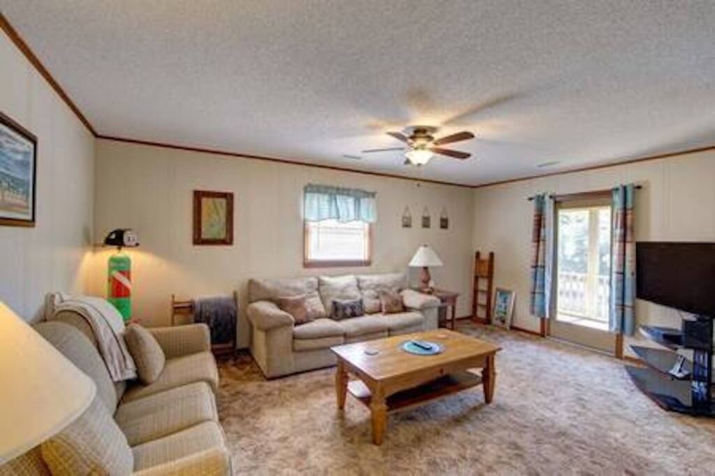 Photo of Livingroom in Brigands' Bay