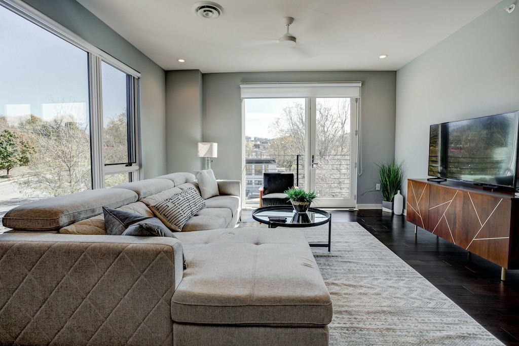 Photo of Livingroom in Historic Montford