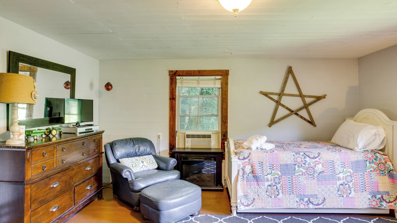Photo of Bedroom in West Jefferson