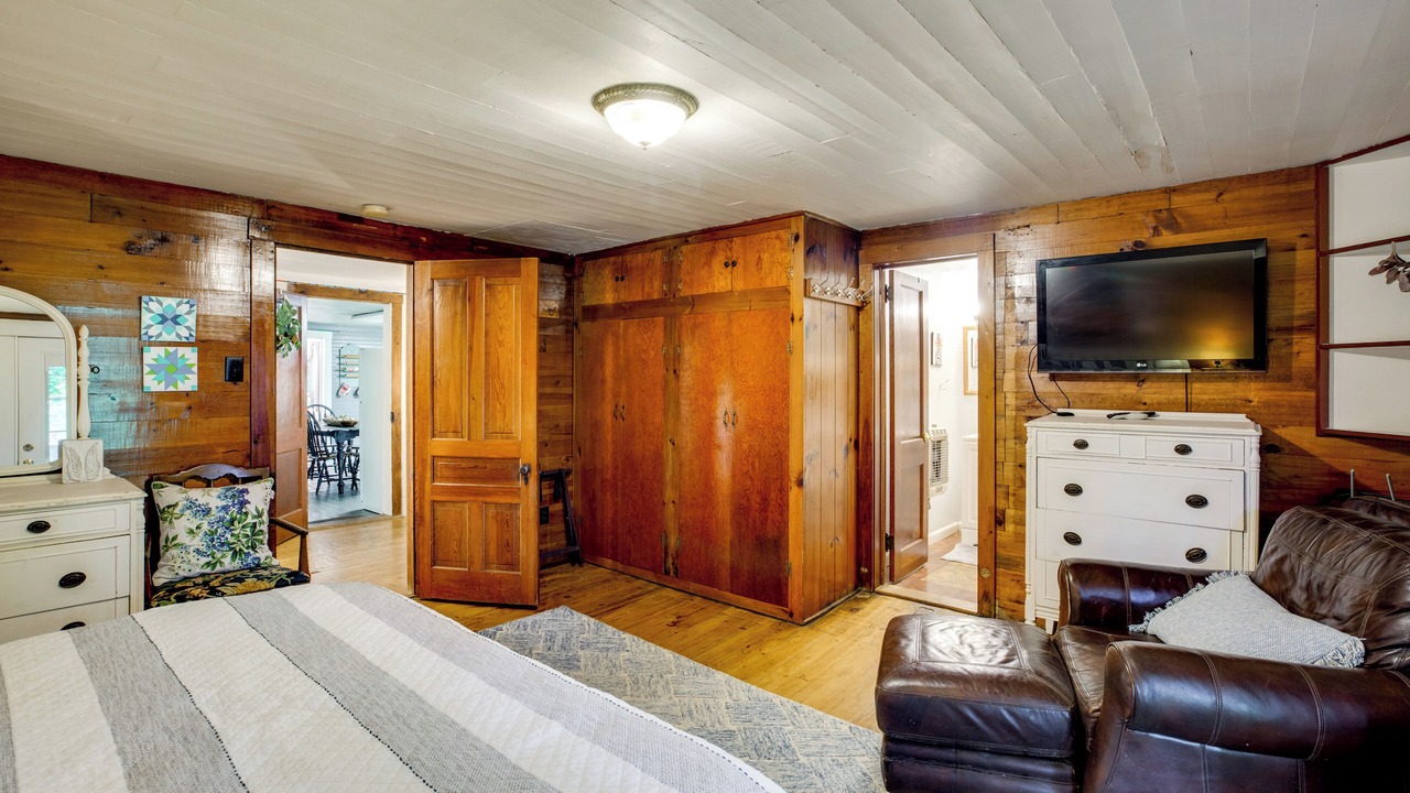 Photo of Bedroom in West Jefferson