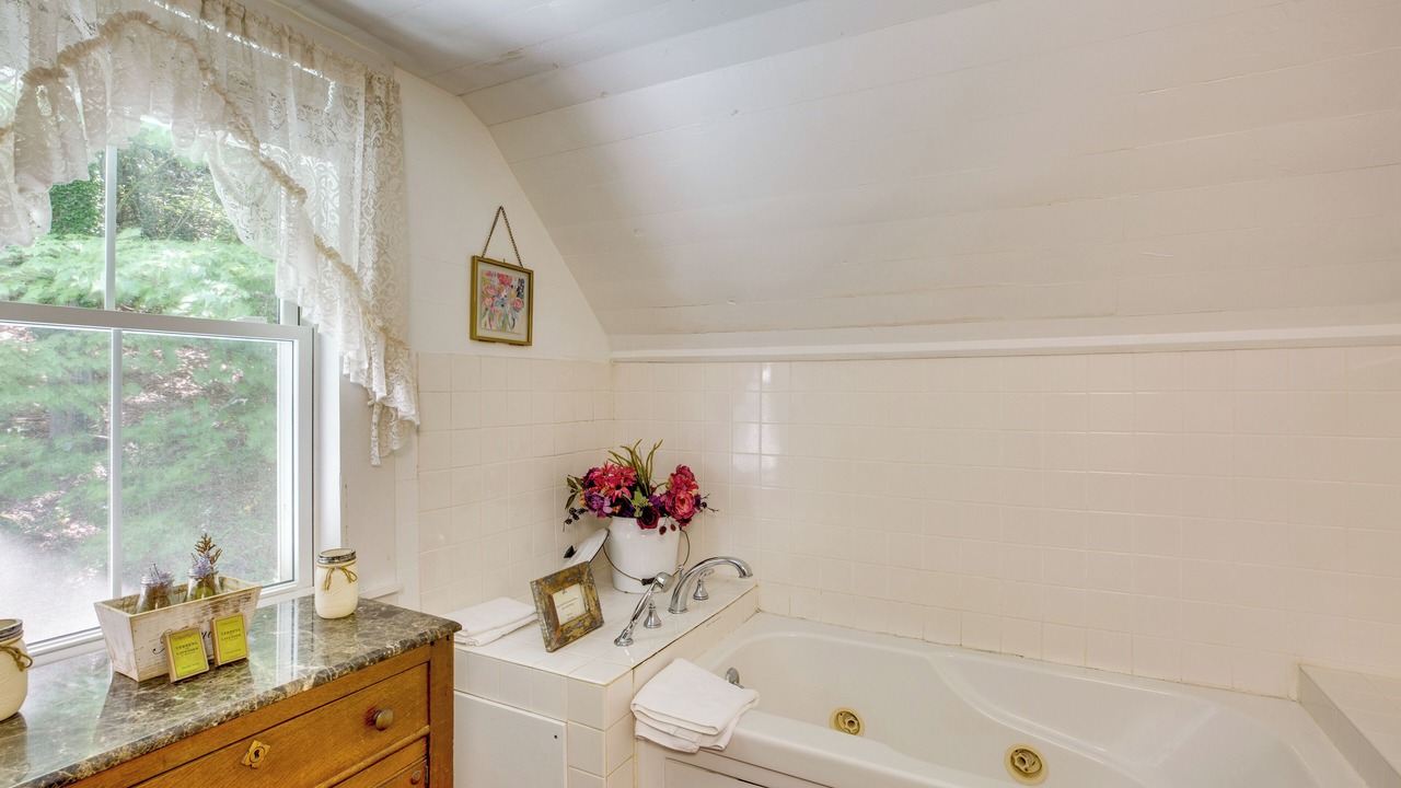 Photo of Bathroom in West Jefferson