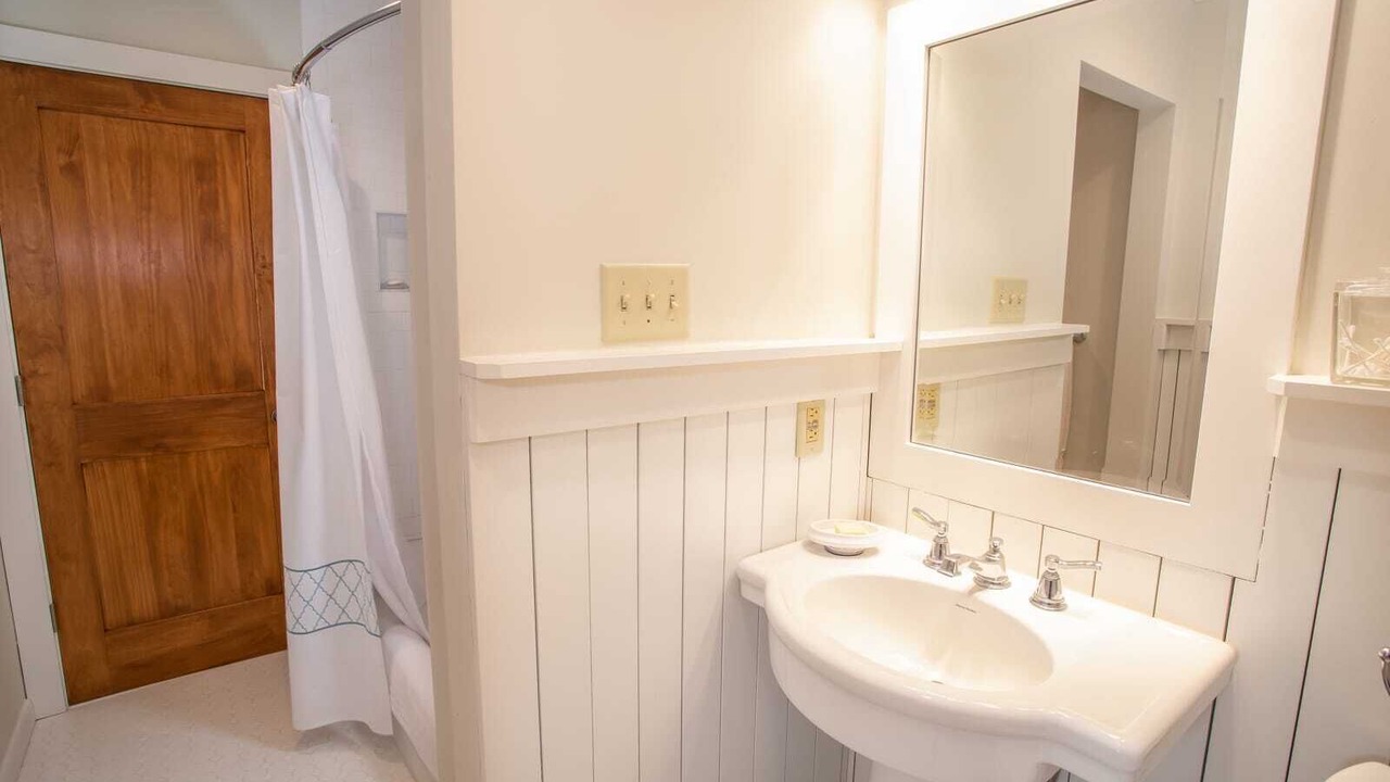 Photo of Bathroom in Blowing Rock