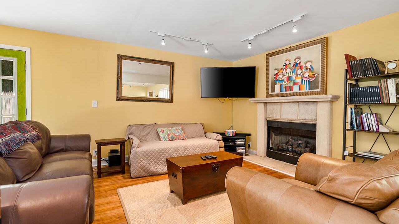 Photo of Livingroom in North Raleigh