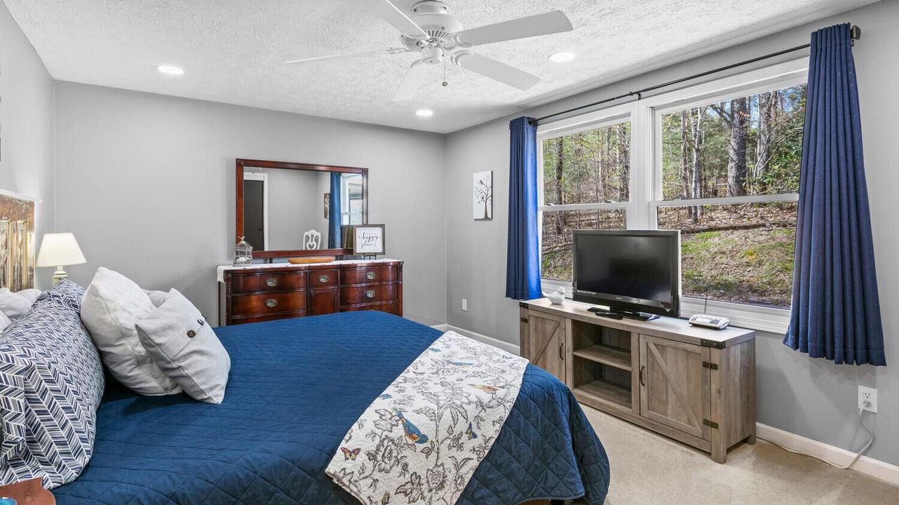 Photo of Bedroom in Hendersonville