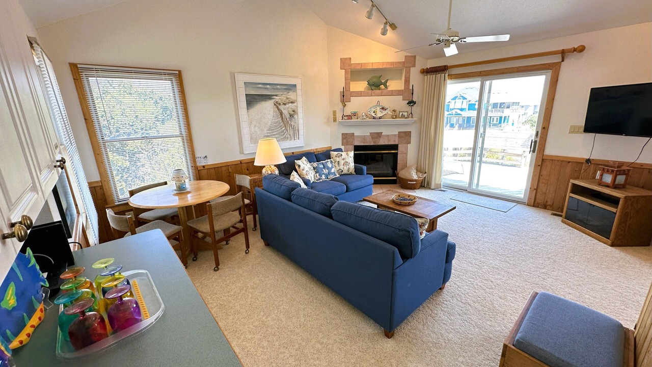 Photo of Livingroom in Whalehead Beach