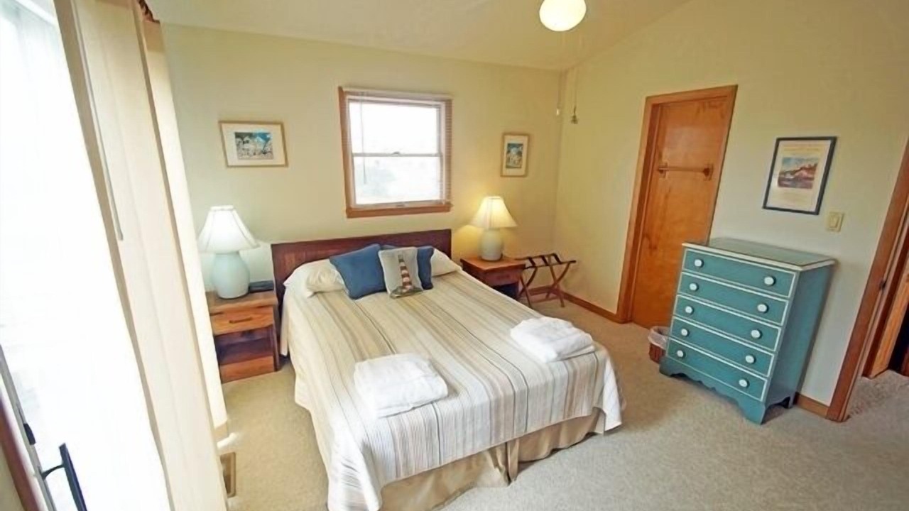 Photo of Bedroom in Whalehead Beach