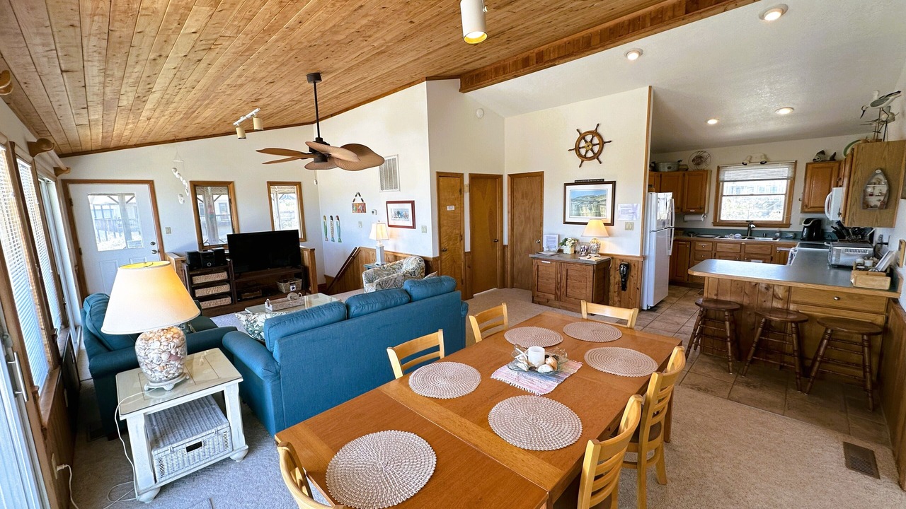 Photo of Livingroom in Whalehead Beach