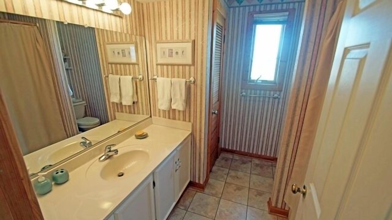 Photo of Bathroom in Whalehead Beach