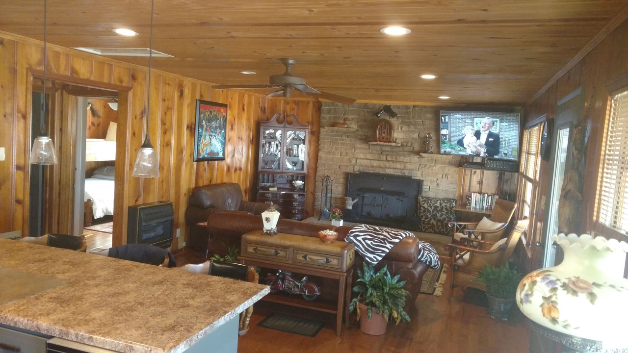 Photo of Livingroom in Guntersville