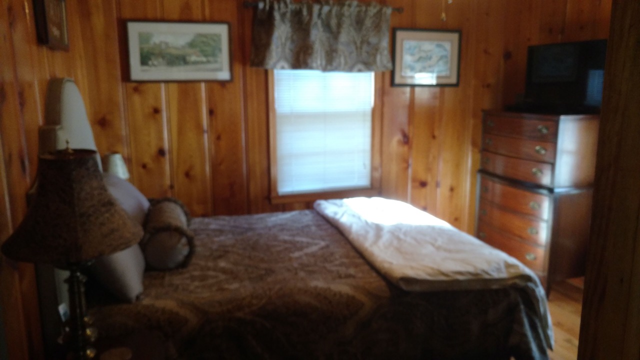 Photo of Bedroom in Guntersville
