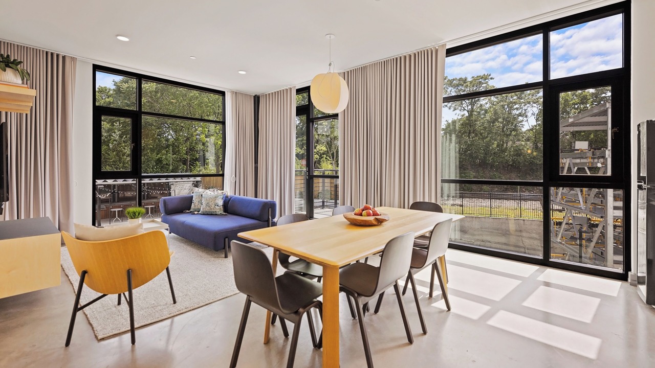Photo of Livingroom in Chestnut Hill