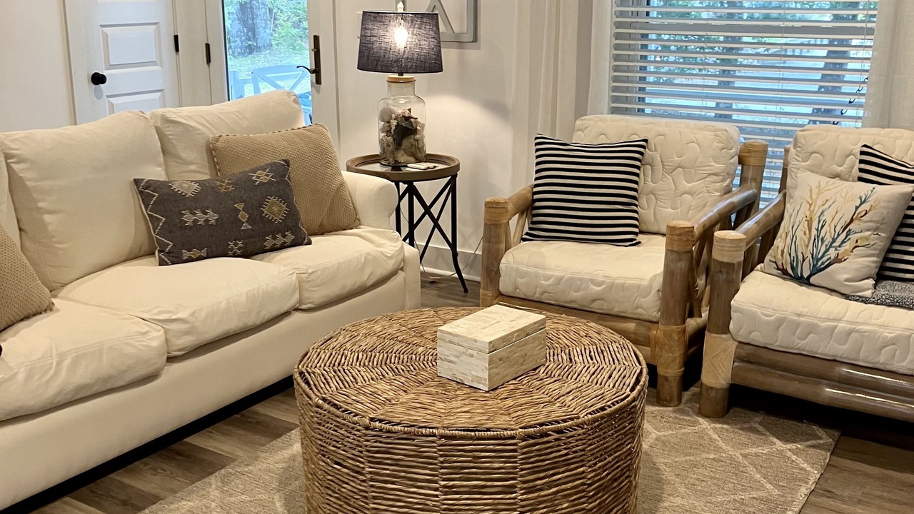 Photo of Livingroom in Pine Knoll Shores