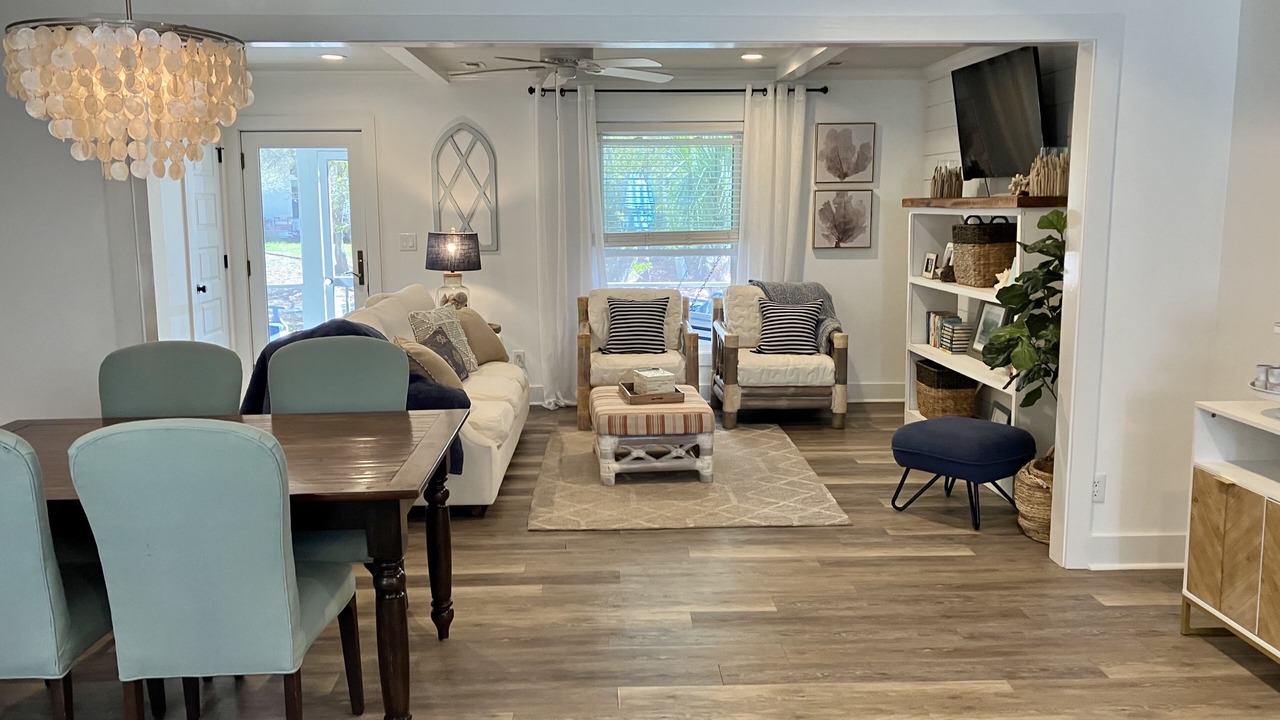 Photo of Livingroom in Pine Knoll Shores