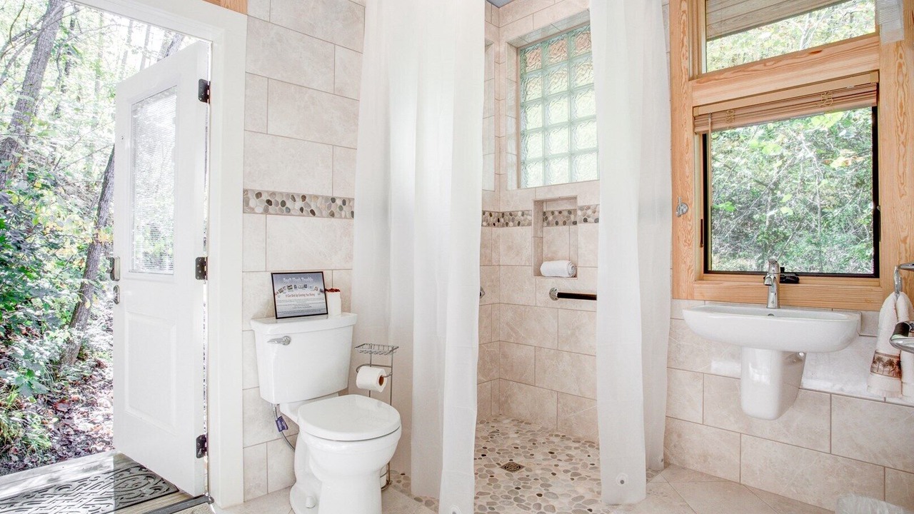 Photo of Bathroom in Marshall