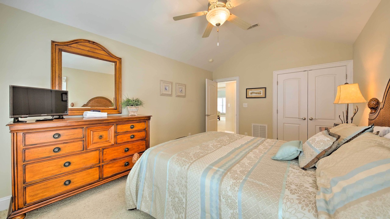 Photo of Bedroom in Manteo