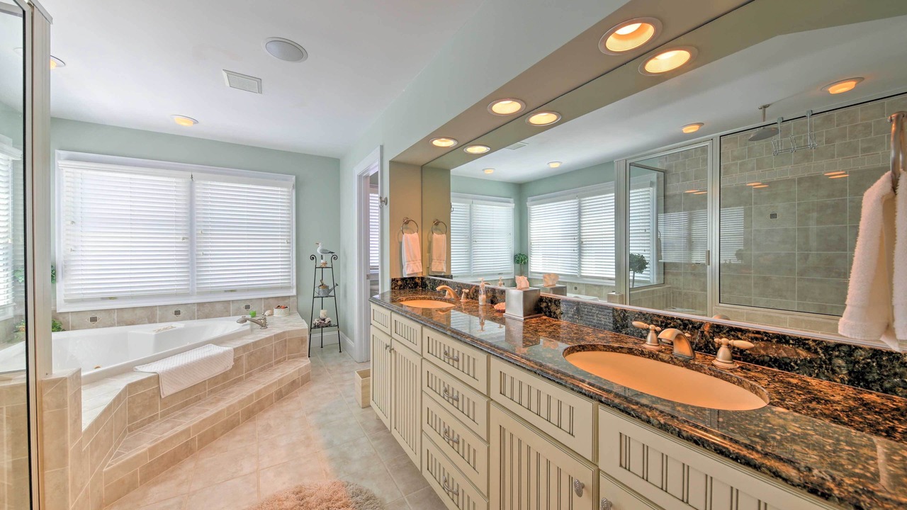Photo of Bathroom in Manteo