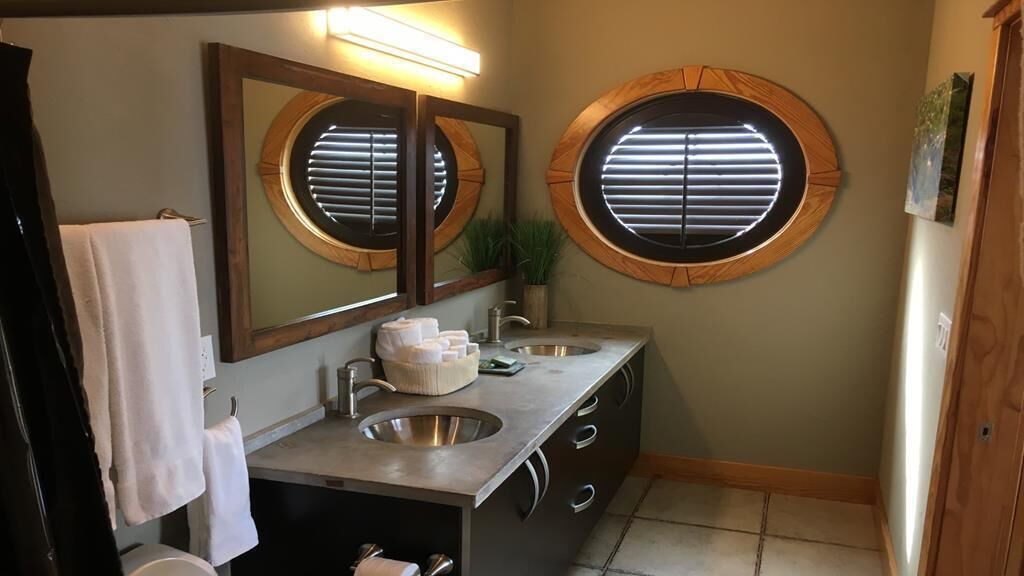 Photo of Bathroom in Waves