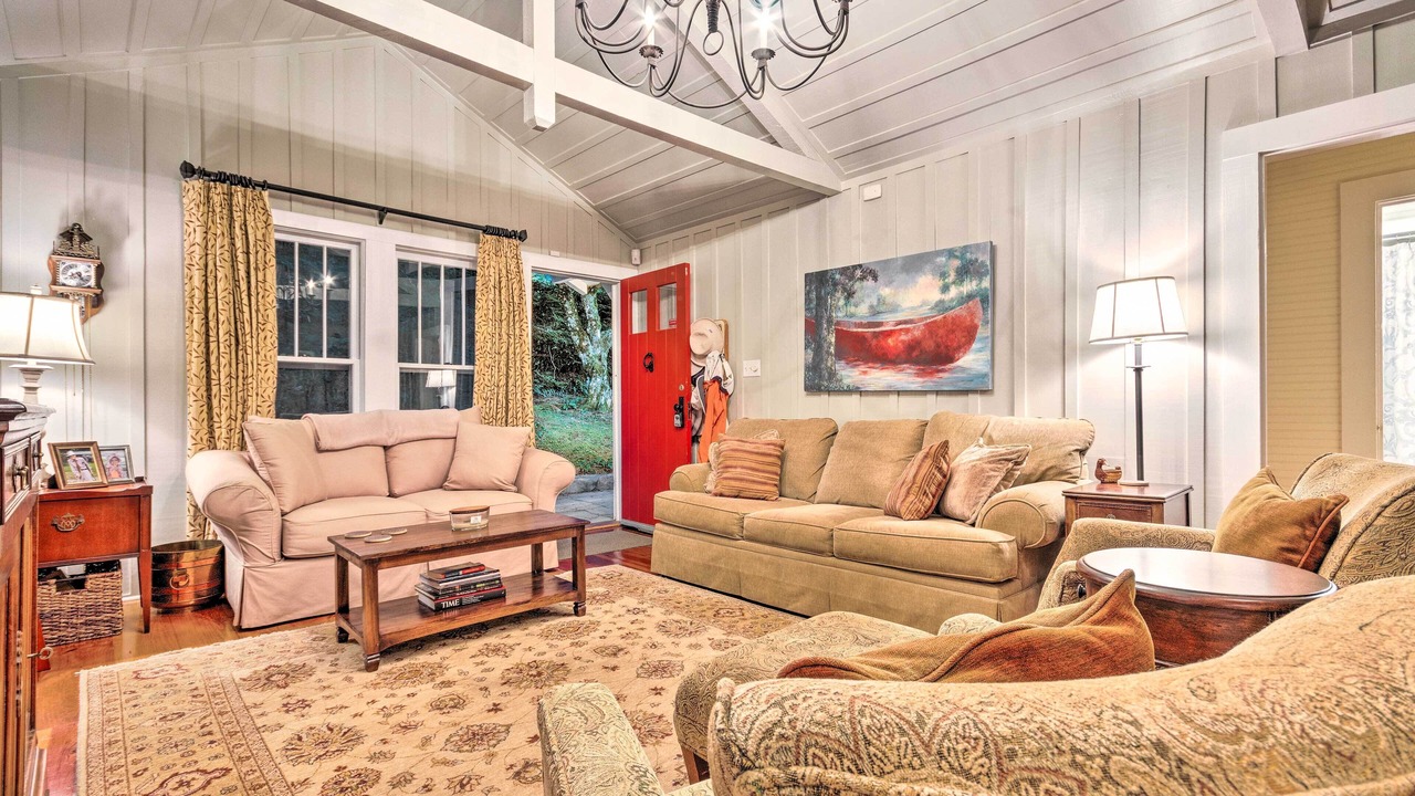 Photo of Livingroom in Mirror Lake