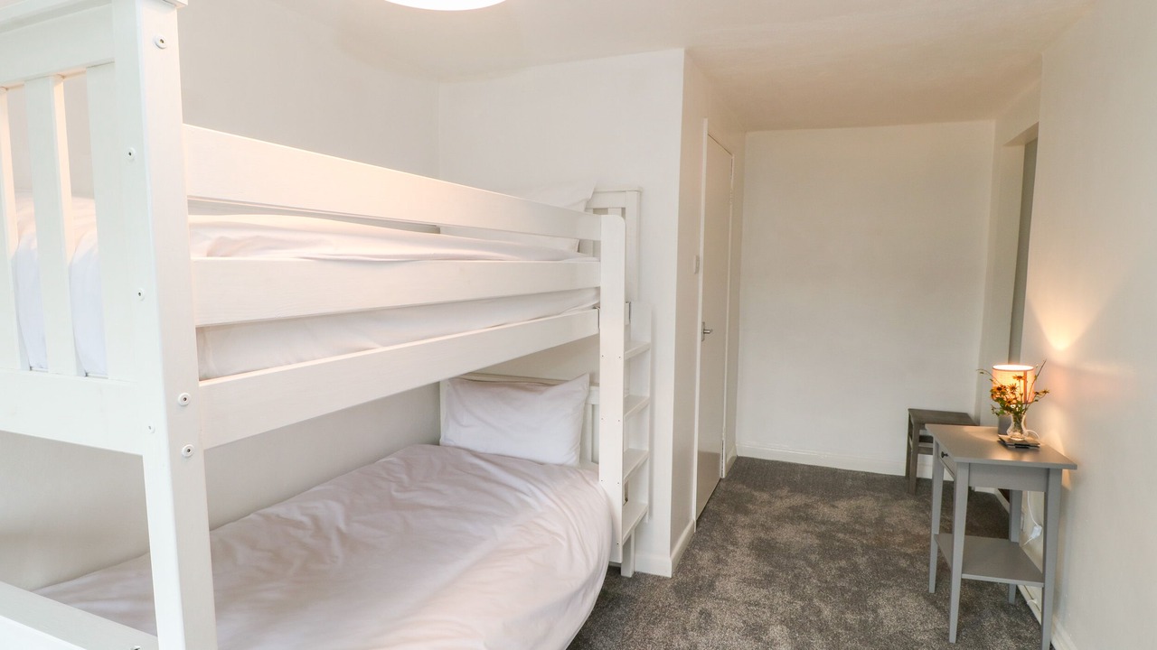 Photo of Bedroom in Headlam