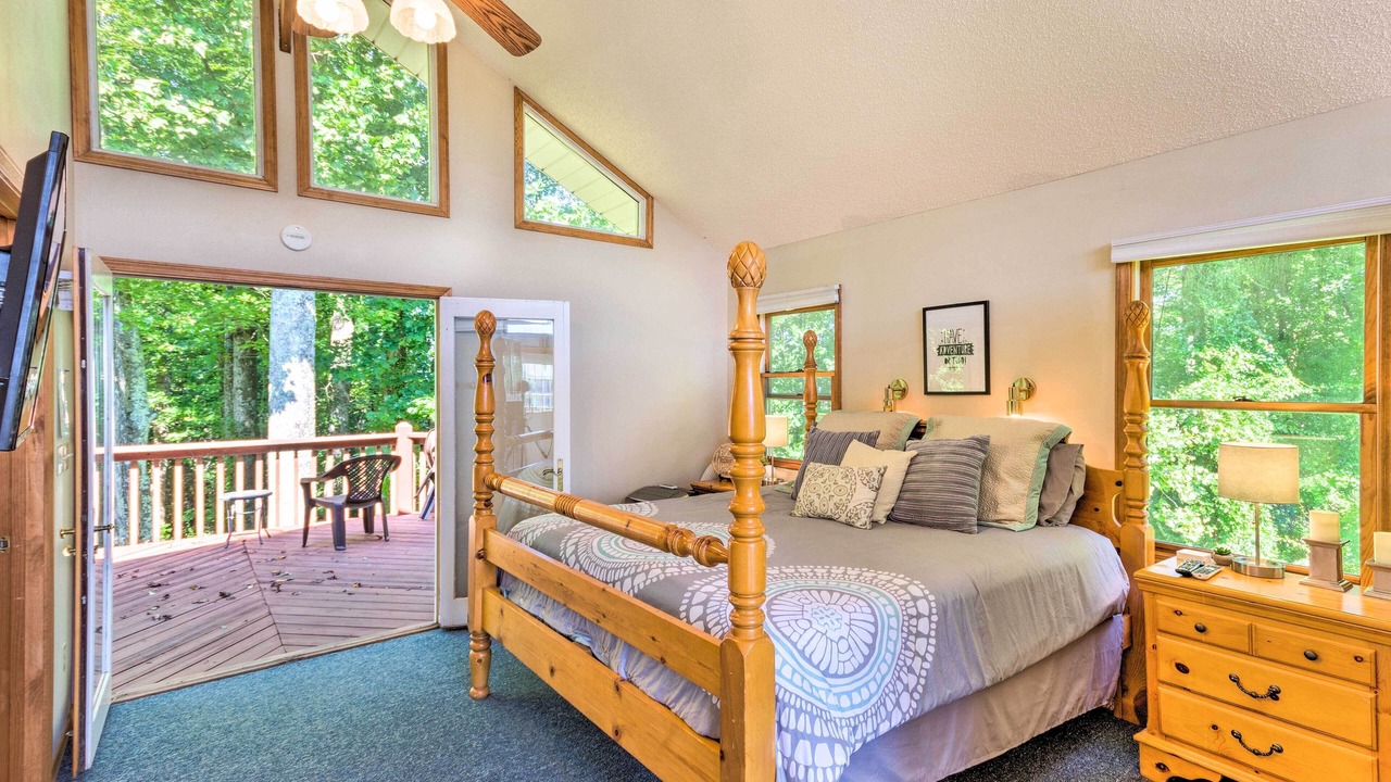 Photo of Bedroom in Hendersonville