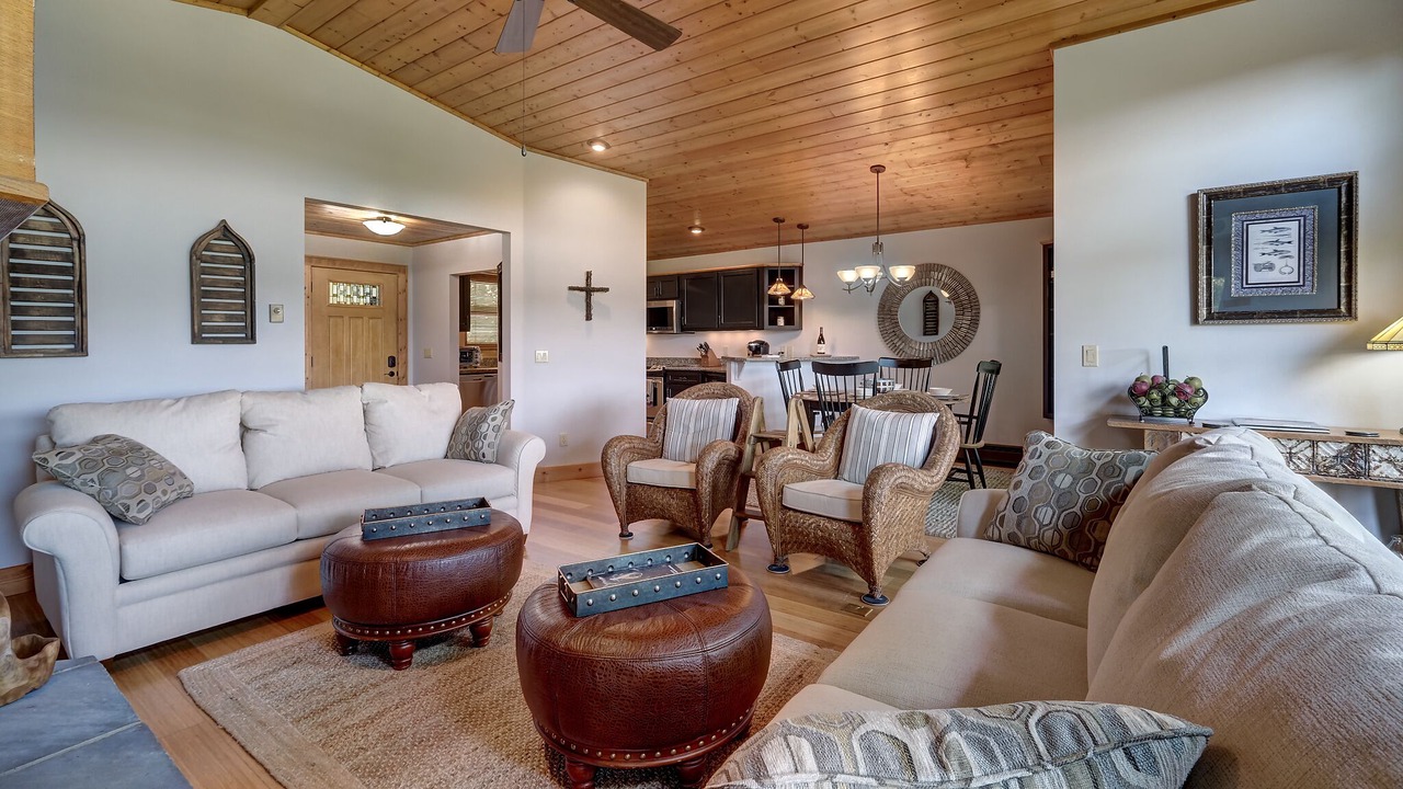 Photo of Livingroom in Mirror Lake