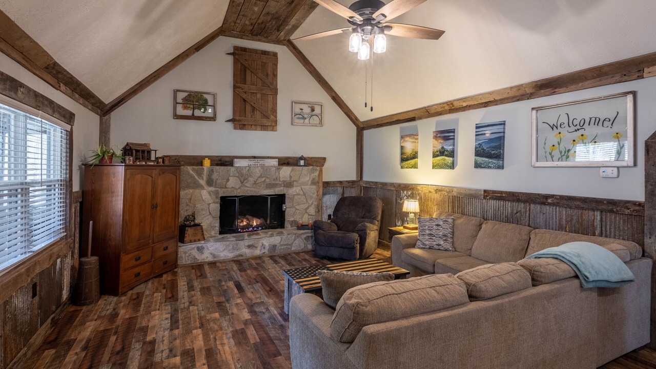 Photo of Livingroom in Morganton