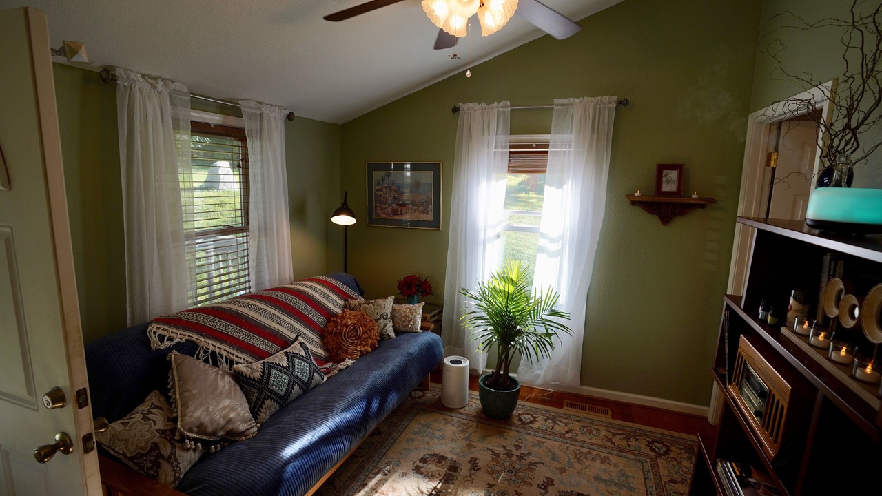 Photo of Livingroom in Fairview