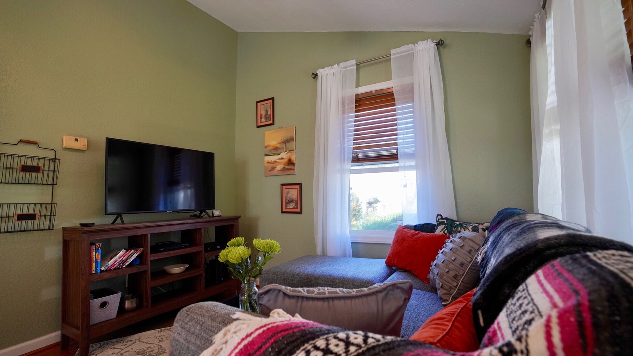 Photo of Livingroom in Fairview