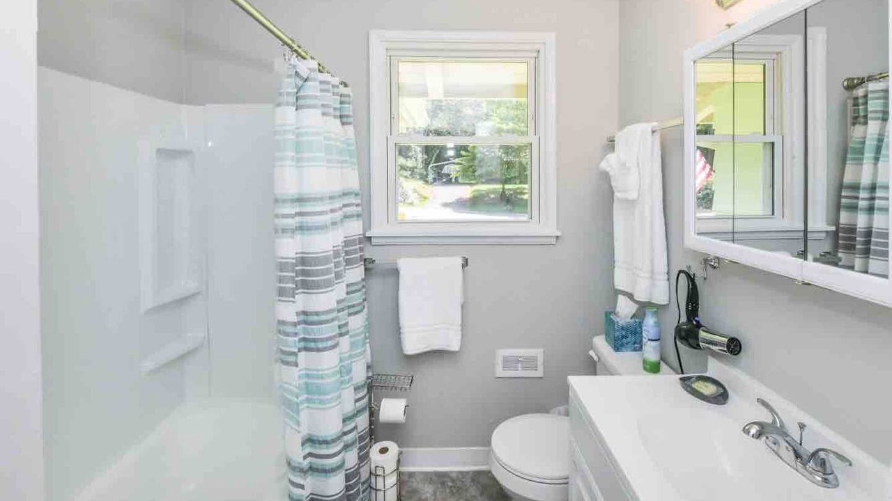 Photo of Bathroom in Executive Park