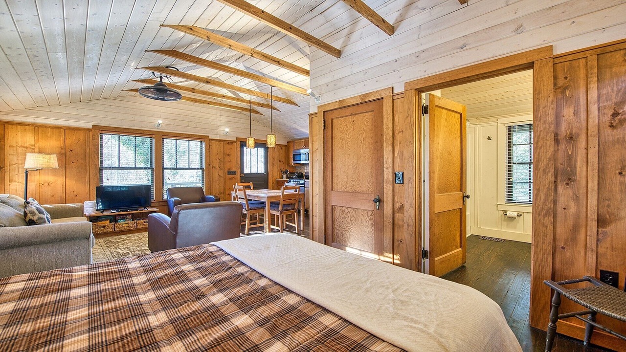 Photo of Bedroom in Lake Junaluska