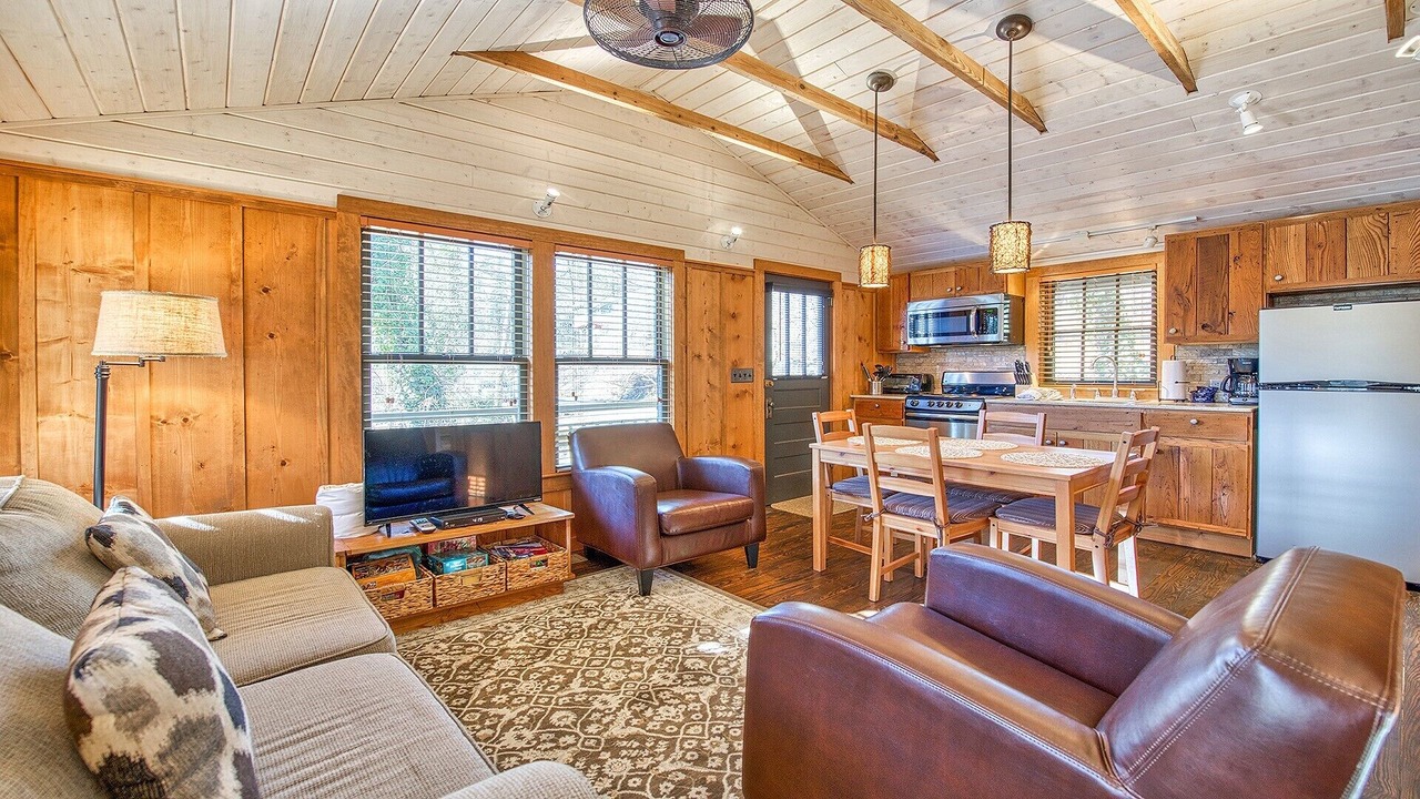 Photo of Bedroom in Lake Junaluska