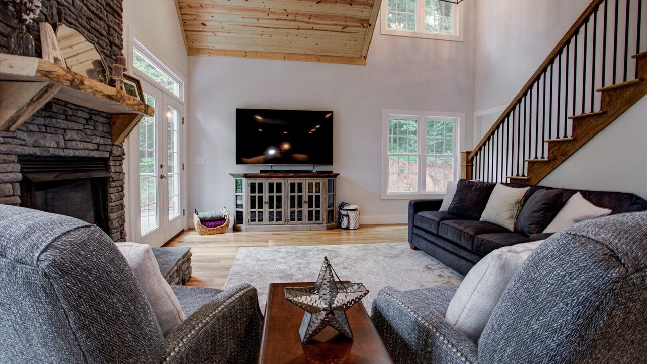 Photo of Bedroom in Barnardsville