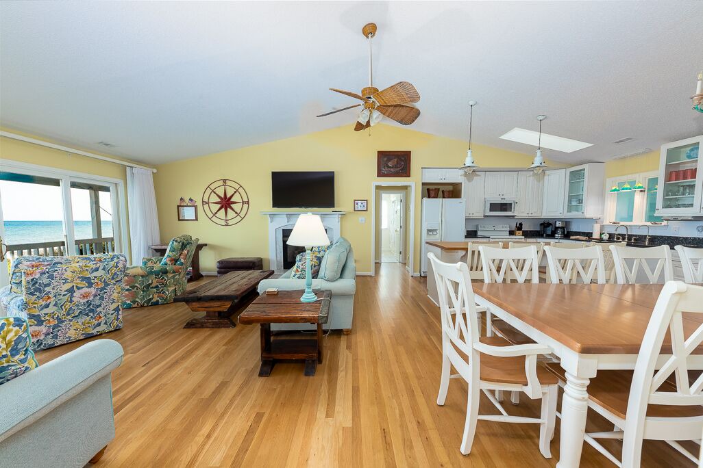Photo of Bedroom in Pine Knoll Shores