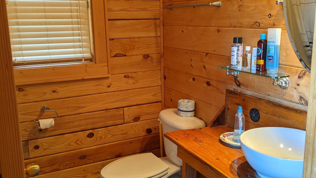 Photo of Bathroom in Grassy Creek