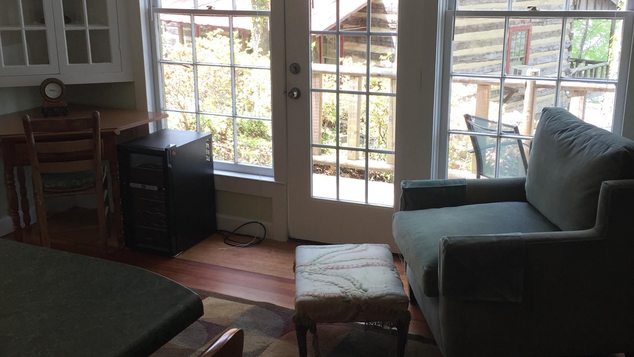 Photo of Livingroom in Roxboro
