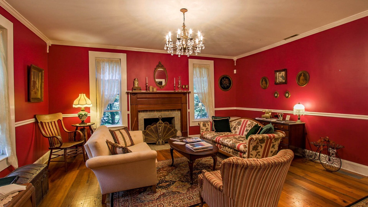Photo of Livingroom in West Jefferson