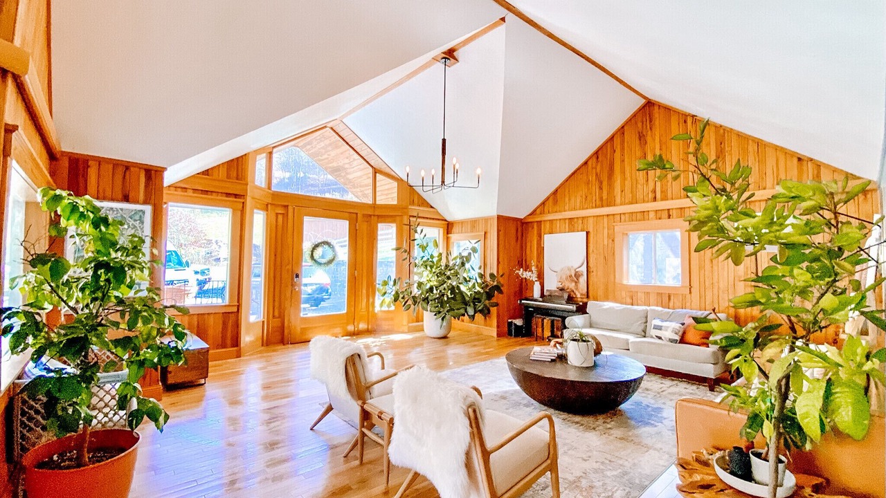 Photo of Livingroom in Mars Hill