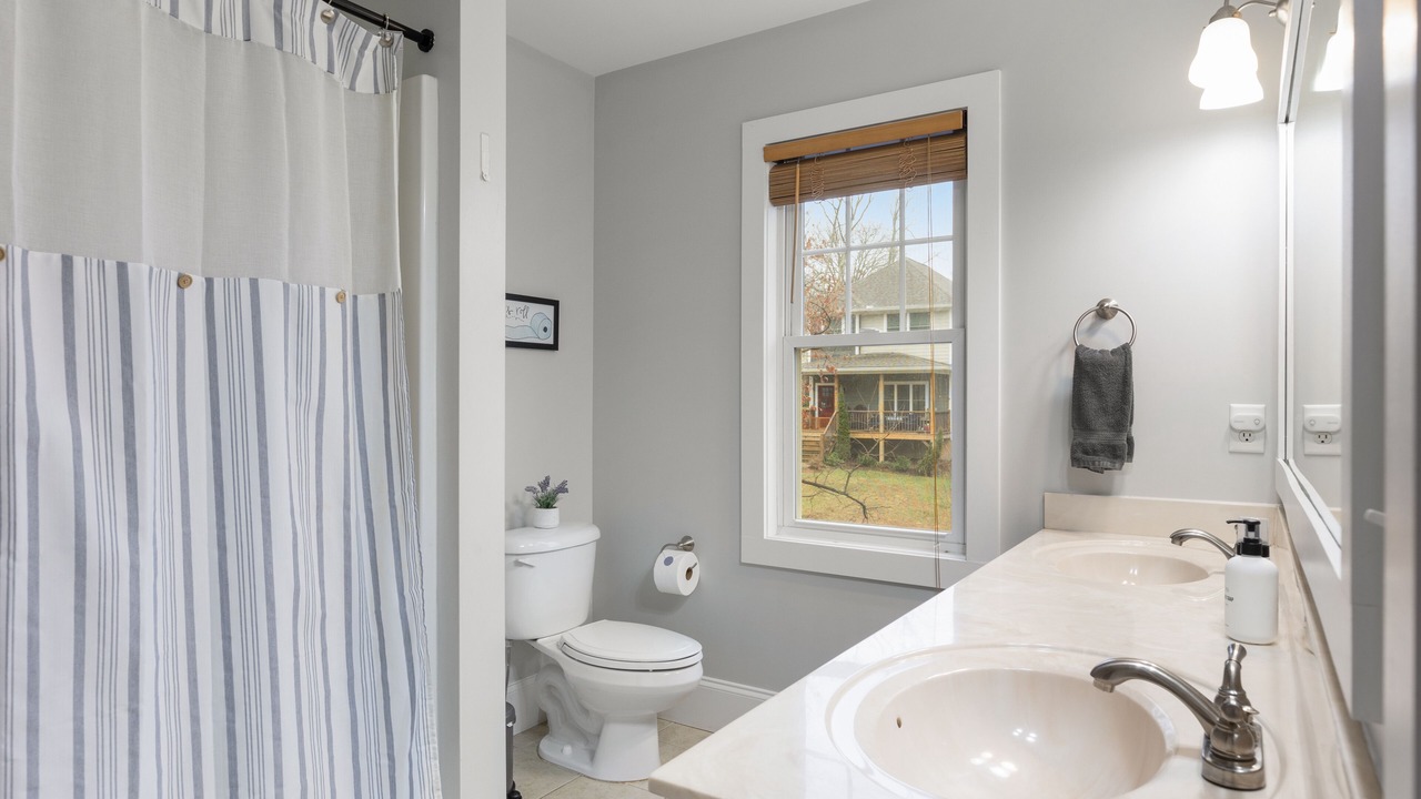 Photo of Bathroom in Oakley