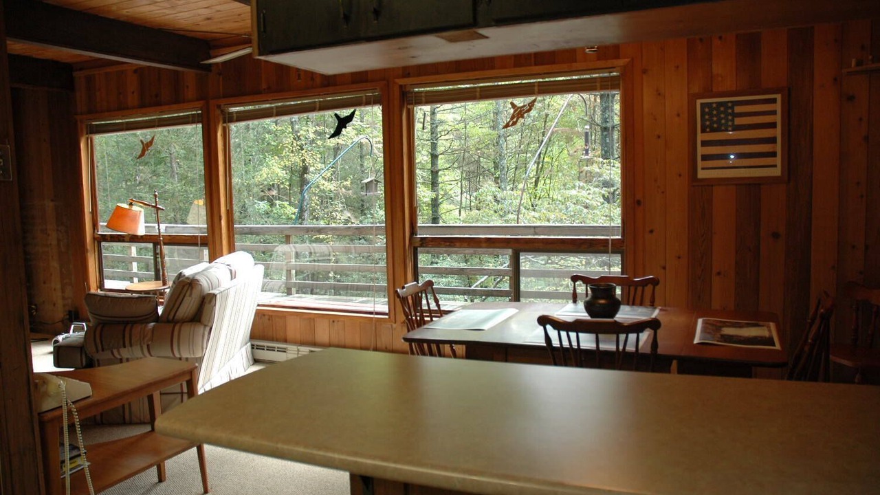 Photo of Livingroom in Cedar Mountain