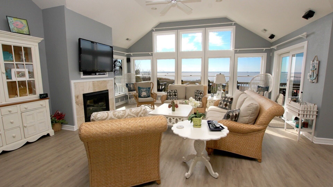 Photo of Livingroom in Monteray Shores