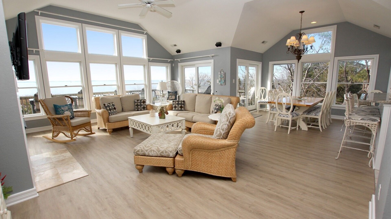 Photo of Livingroom in Monteray Shores