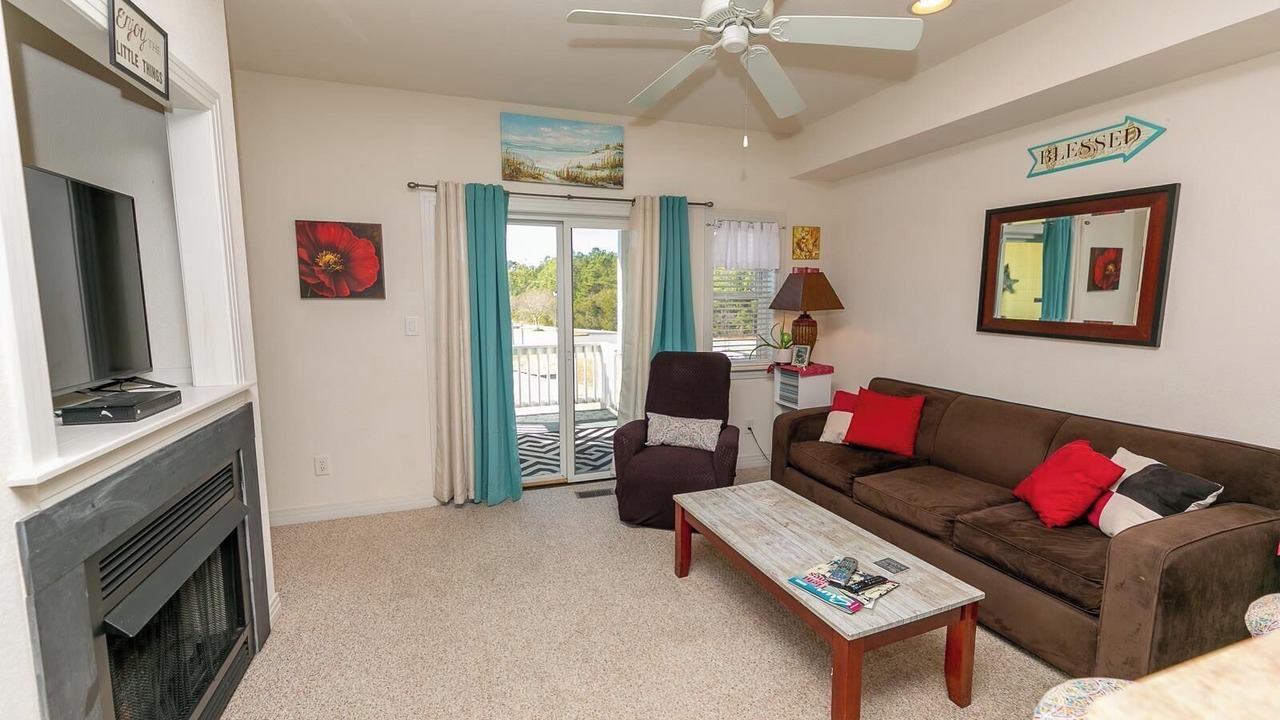 Photo of Livingroom in Bermuda Bay