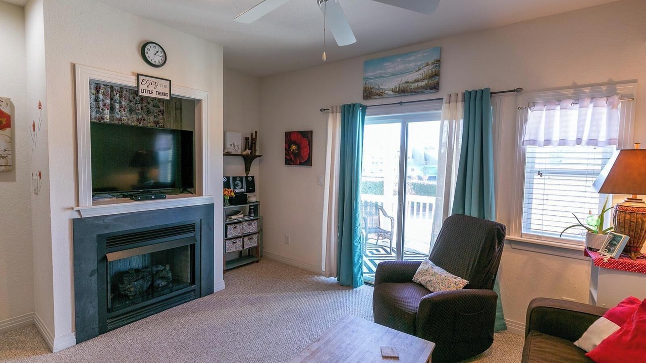 Photo of Livingroom in Bermuda Bay